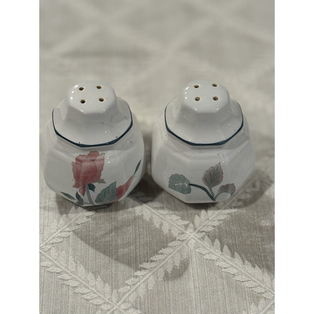 Mikasa Continental F3003 Silk Flowers Salt & Pepper Shaker Set (4 hole)